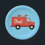 Trucks Cute Boy Kids Birthday Party Theme Papieren Bordje<br><div class="desc">Houdt je kleine van vrachtwagens en auto's? Viel hun allereerste verjaardag met dit schattige collectie van de constructiedrukthebber. Ideaal voor een kind van de eerste verjaardag dat van vroom vrooms houdt,  en alles met wieltjes! Speciaal geweldig voor jongens!</div>