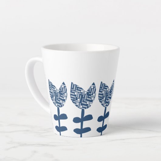True Blue Geo Tulips Latte Mok (Linkerhoek)