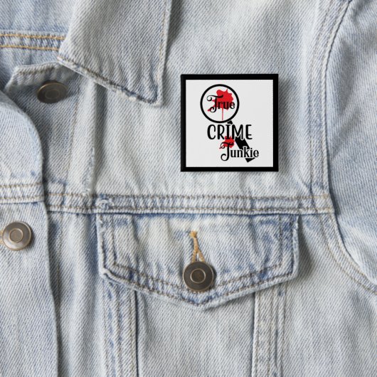 True Crime Junkie Knop Vierkante Button 5,1 Cm (In situ)