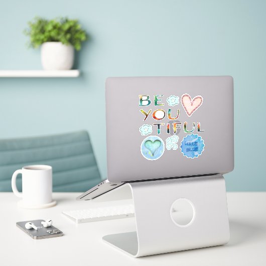 True-ly BeYOUtiful Blauw Sticker (Laptop op bureau)