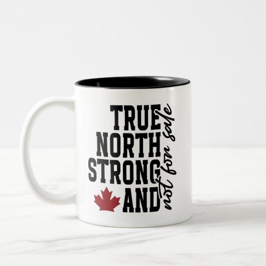 True North Strong en niet te koop Canadian Pride Tweekleurige Koffiemok (Links)