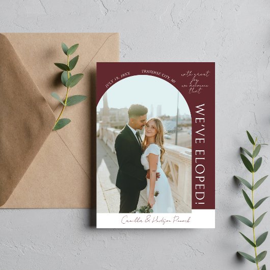 True Simplicity 4 | Diepe Burgundy | Vlucht Aankondiging