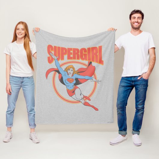 True  Supergirl Flying Graphic Fleece Deken (In situ)