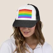 TrueColors: Regenboogvlag Trucker Pet (In situ)