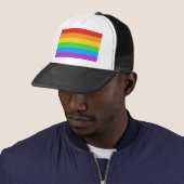 TrueColors: Regenboogvlag Trucker Pet (In situ)