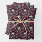 truien en bloemen op wijn inpakpapier vel (In situ)