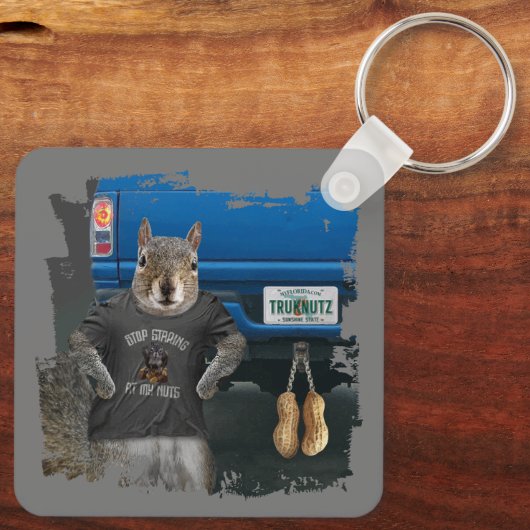 Truk Nutz - grappige kartonnen dozen Sleutelhanger (Achterkant)