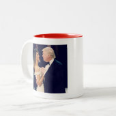 Trump 2020 Keep America Great America Tweekleurige Koffiemok (Voorkant links)