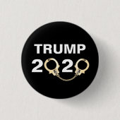Trump 2020 met handboeien ronde button 3,2 cm (Voorkant)