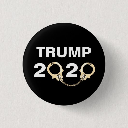 Trump 2020 met handboeien ronde button 3,2 cm (Voorkant)
