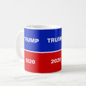 Trump 2020 op Blauw Rood en Wit Koffiemok (Voorkant links)