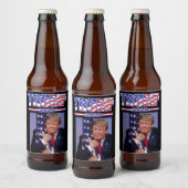 Trump 2020 Trump die de vlag omhelst Bier Etiket (Flessen)