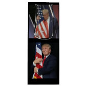 Trump 2020 Trump Hugging the American Flag Wijn Cadeautas (Voorkant)