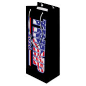 Trump 2020 Trump omhelst de Vlag Wijn Cadeautas (Achterkant Gekanteld)