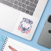 Trump 2024 America Bald Eagle Pro Trump Sticker (Laptop met iPhone)