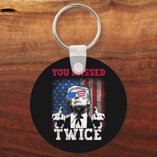 Trump 2024 Amerikaanse vlag die je twee keer hebt  Sleutelhanger (Voorkant)