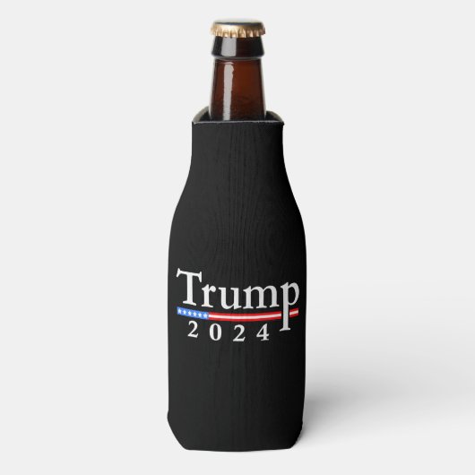 Trump 2024 Classic Zwart en Rood Flesjeskoeler (Fles Voorkant)