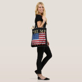 Trump 2024 Elegante gouden  Amerikaanse vlag Tote Bag (Op model)
