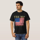 Trump 2024 Gold  Grunge USA Flag T-shirt (Voorkant volledig)
