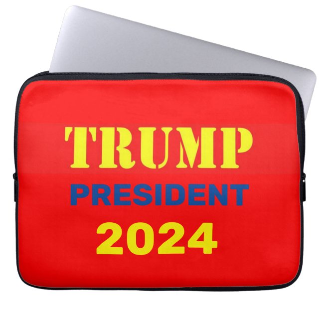 TRUMP 2024 LAPTOP SLEEVE (Voorkant)