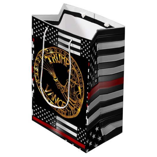TRUMP 2024 MEDIUM CADEAUZAKJE (Voorkant Gekanteld)