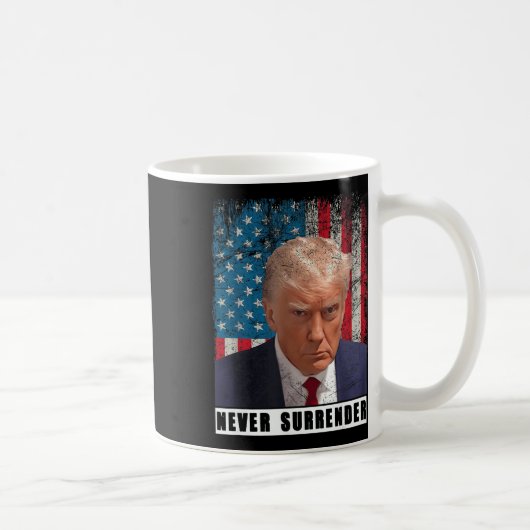 Trump 2024 Mok Shot President Never Surrender Flag (Rechts)