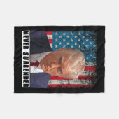 Trump 2024 Mok Shot President Never Surrender Flag Fleece Deken (Voorkant (Horizontaal))