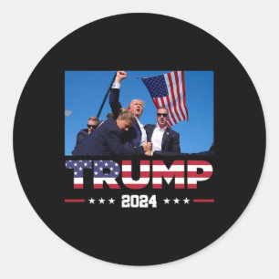 Trump 2024 overleefde schot op verkiezingsbijeenko ronde sticker