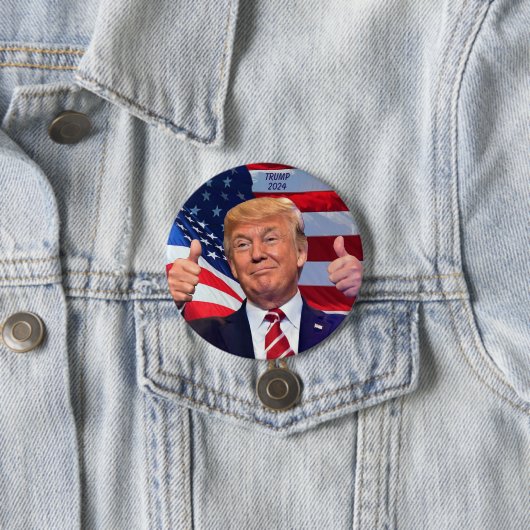 TRUMP 2024 RONDE BUTTON 7,6 CM (In situ)