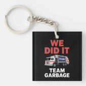 Trump 2024 Truck Garbage We hebben het gedaan Team Sleutelhanger (Voorkant)
