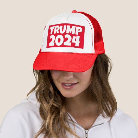 TRUMP 2024 Trucker Hat Trucker Pet (In situ)