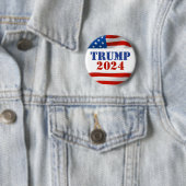 Trump 2024 USA Flag Blauw & Rode Button (In situ)