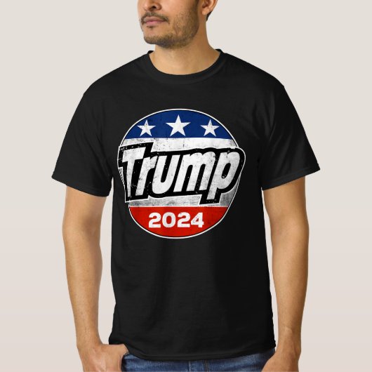 Trump 2024 voor President Amerikaanse vlag Button T-shirt (Voorkant)