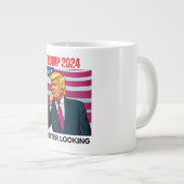 TRUMP 2024 ZIET ER BETER UIT GROTE KOFFIEKOP (Voorkant rechts)
