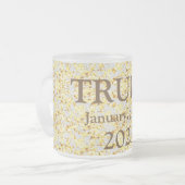 TRUMP 2025 MATGLAS KOFFIEMOK (Voorkant links)