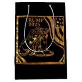 TRUMP 2025 MEDIUM CADEAUZAKJE (Voorkant)