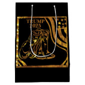 TRUMP 2025 MEDIUM CADEAUZAKJE (Achterkant)