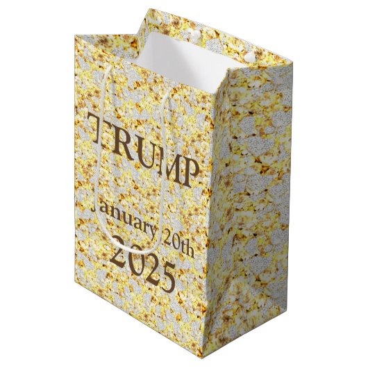 TRUMP 2025 MEDIUM CADEAUZAKJE (Voorkant Gekanteld)