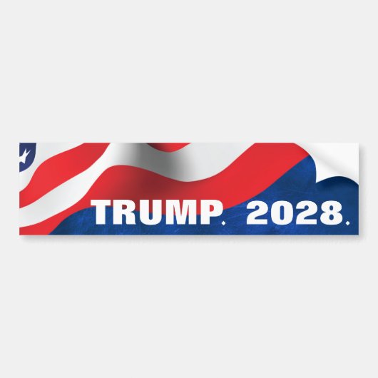 Trump 2028 tekst met vlag bumpersticker (Voorkant)