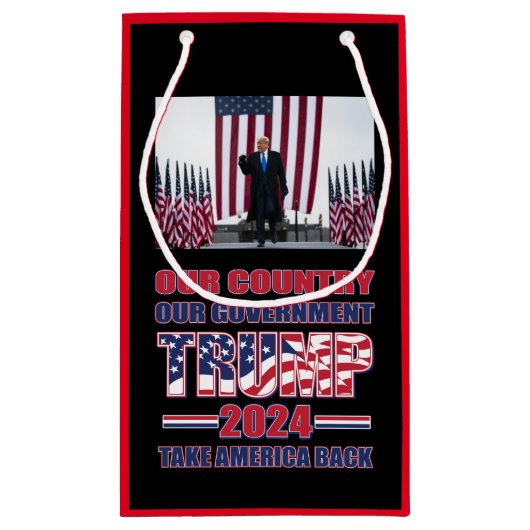 Trump America First Trump 2024 Klein Cadeauzakje (Achterkant)