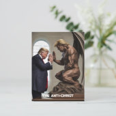 Trump bidt in een kerk De Anti-Christus Briefkaart (Staand voorkant)