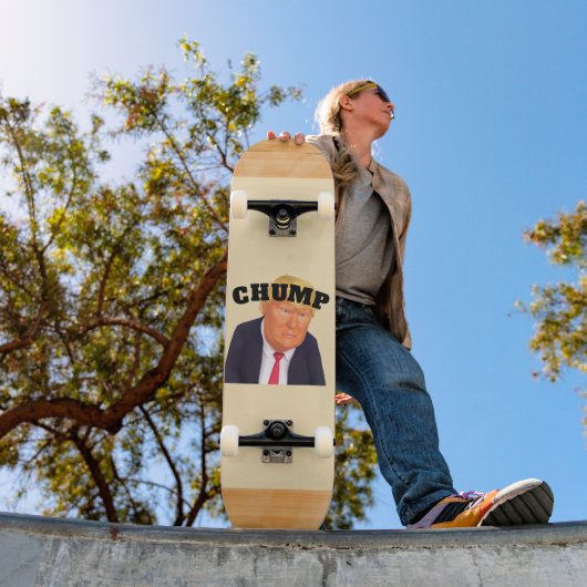 Trump/Chump Skateboard (Buiten 1)