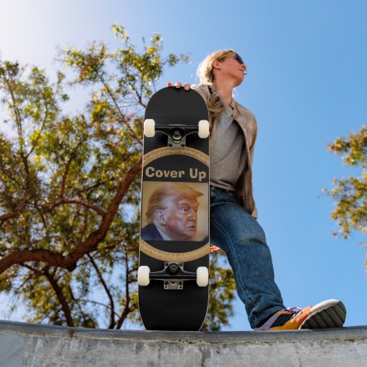 Trump/Cover Up Skateboard (Buiten 1)