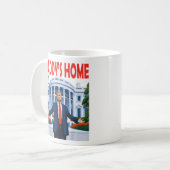 Trump Daddys Home Witte Huis cadeau Koffiemok (Voorkant links)