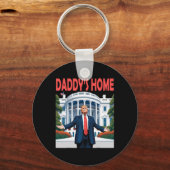Trump Daddys Home Witte Huis Sleutelhanger (Voorkant)