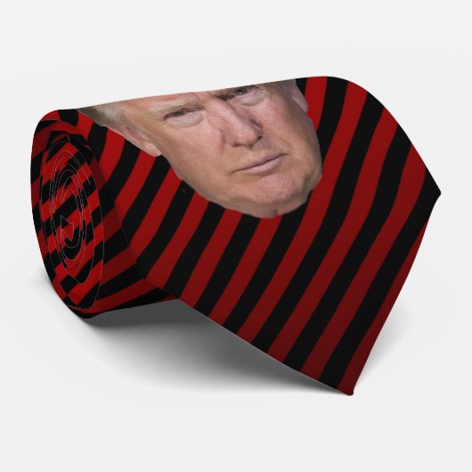 TRUMP DARK RED EN BLACK STROPDAS (Opgerold)