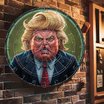 Trump Dartboard: een politiek doel Dartbord<br><div class="desc">Afbeelding van Donald Trump Dart Board. Een rond dartboard met een karikatuur van Donald Trump. Het afbeelding is een humoristische kijk op politiek, geschikt voor volwassenen en voor degenen die genieten van een goede lach. Een humoristisch dartboard met een karikatuur van Donald Trump. Het bord is ontworpen met een groene...</div>