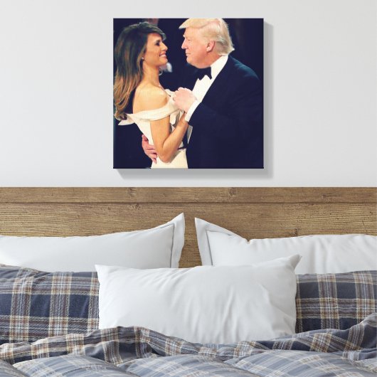 Trump en Melania Dancing Canvas Afdruk (Insitu (Slaapkamer))