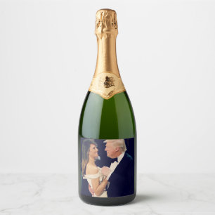 Trump en Melania Dancing Sparkling Wijnetiket