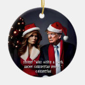 Trump en vrouw "Wie geeft een F*ck" Kerstmis Keramisch Ornament (Voorkant)